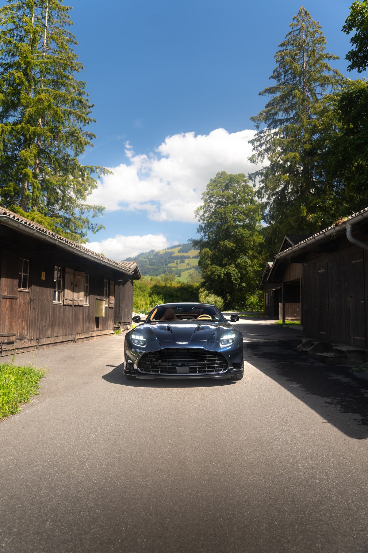 Aston Martin DB12 à Gstaad