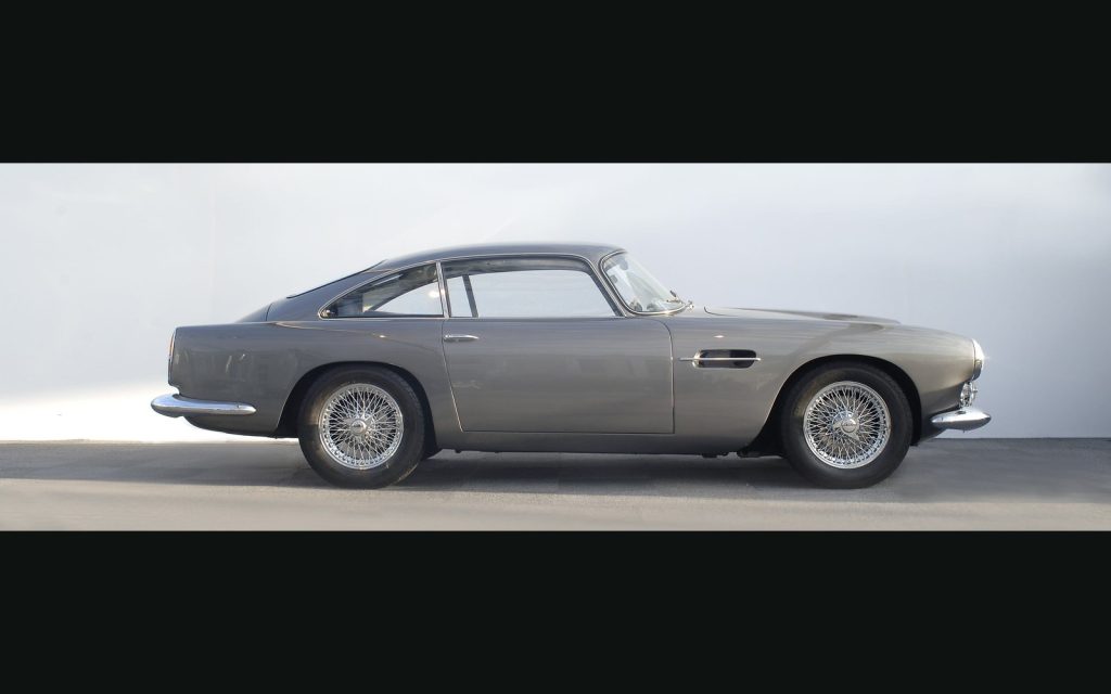 DB4 — Profil, grise, fond clair