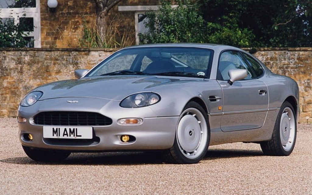 DB7 — Trois quarts avant, argent, calandre à lames